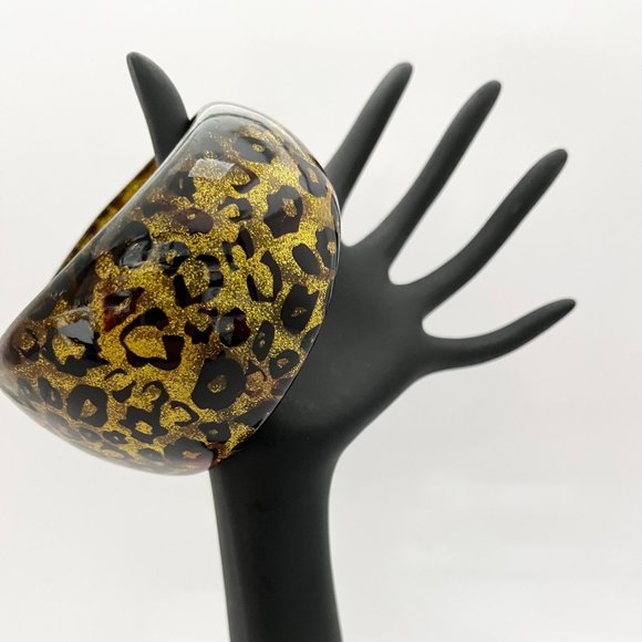 LUCITE BANGLE BRACELET, ANIMAL LEOPARD PRINT CONFETTI GLITTER CHUNKY JEWELRY 70s - Picture 2 of 6